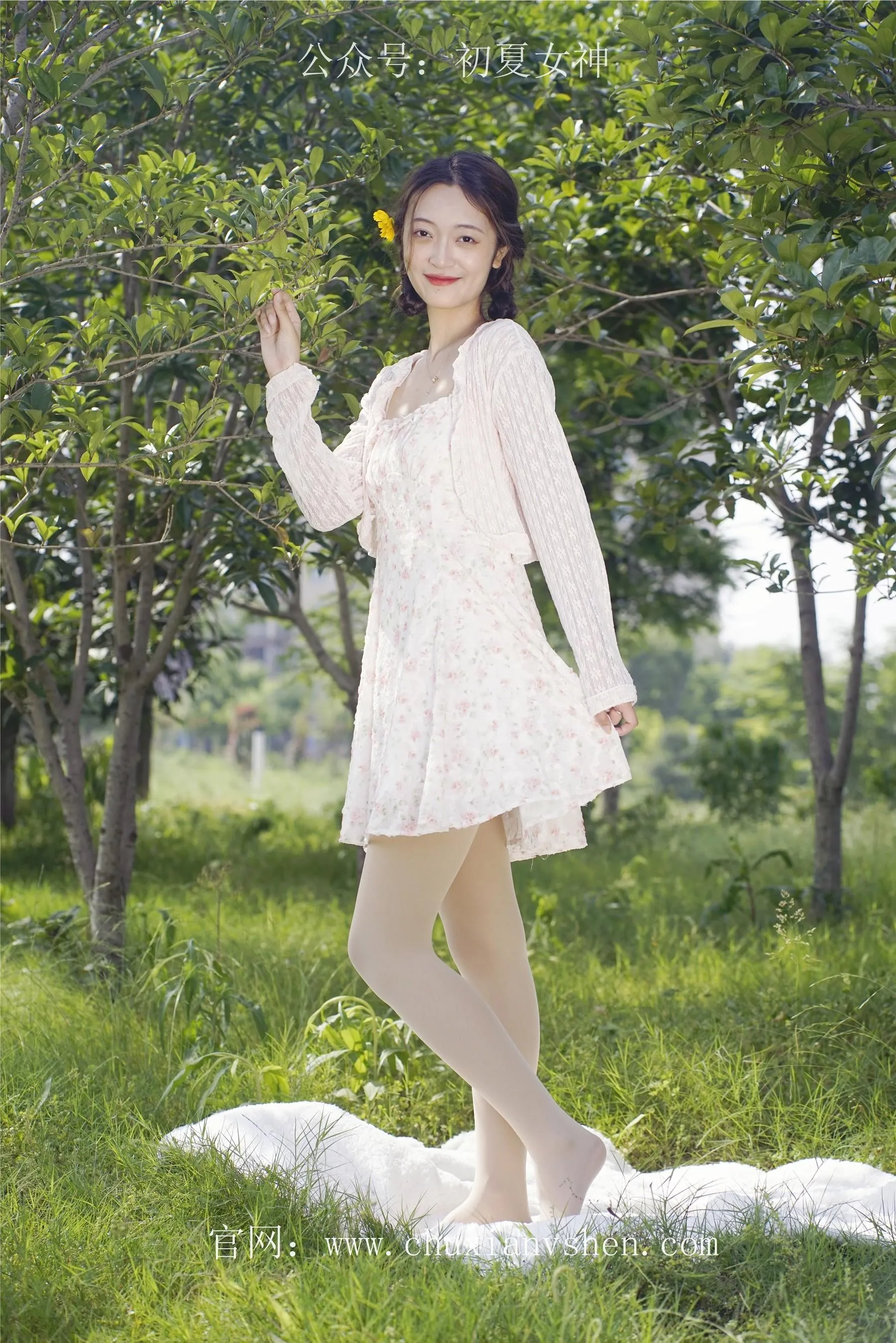 初夏女神 NO.070 依依 邻家女孩-风中少女 [122P]插图4